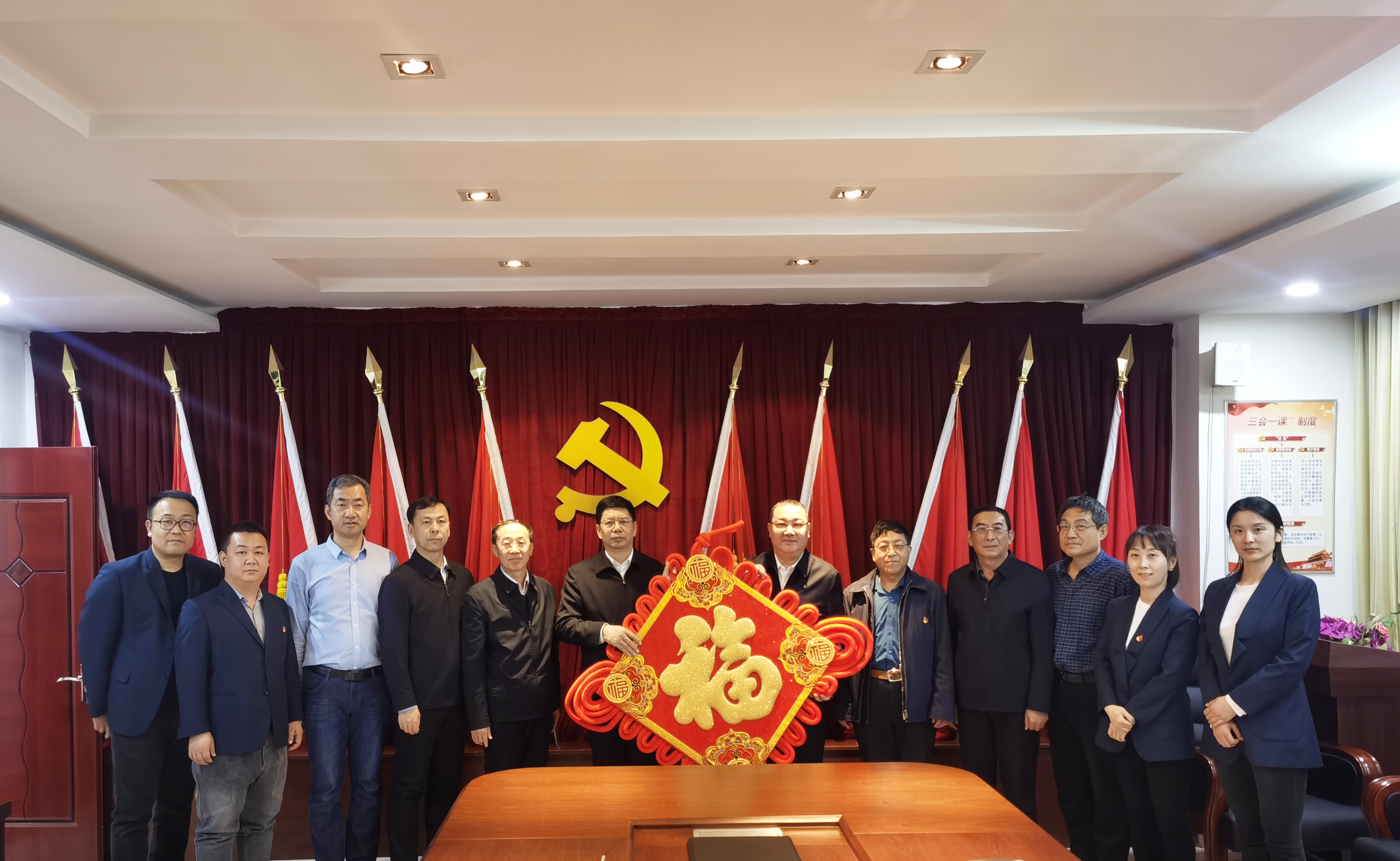 自治區(qū)政協(xié)副主席、工商聯(lián)主席安潤(rùn)生等領(lǐng)導(dǎo)蒞臨協(xié)會(huì)慰問(wèn)指導(dǎo)